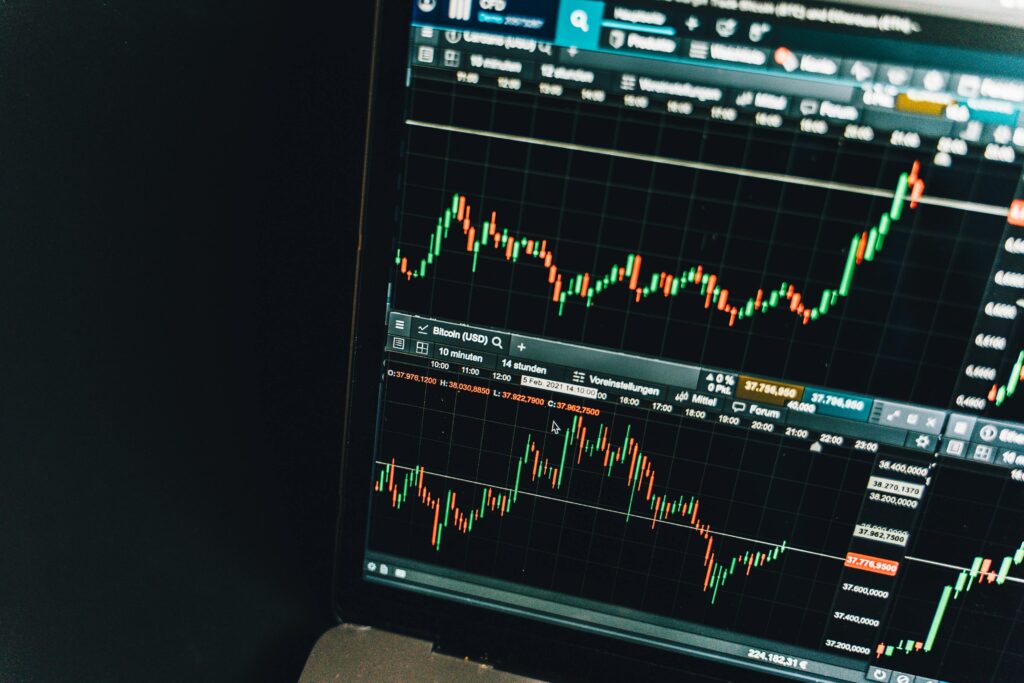 Simple illustrations and an easy-to-understand explanation of share market basic terms are provided by SmartReturnsnow